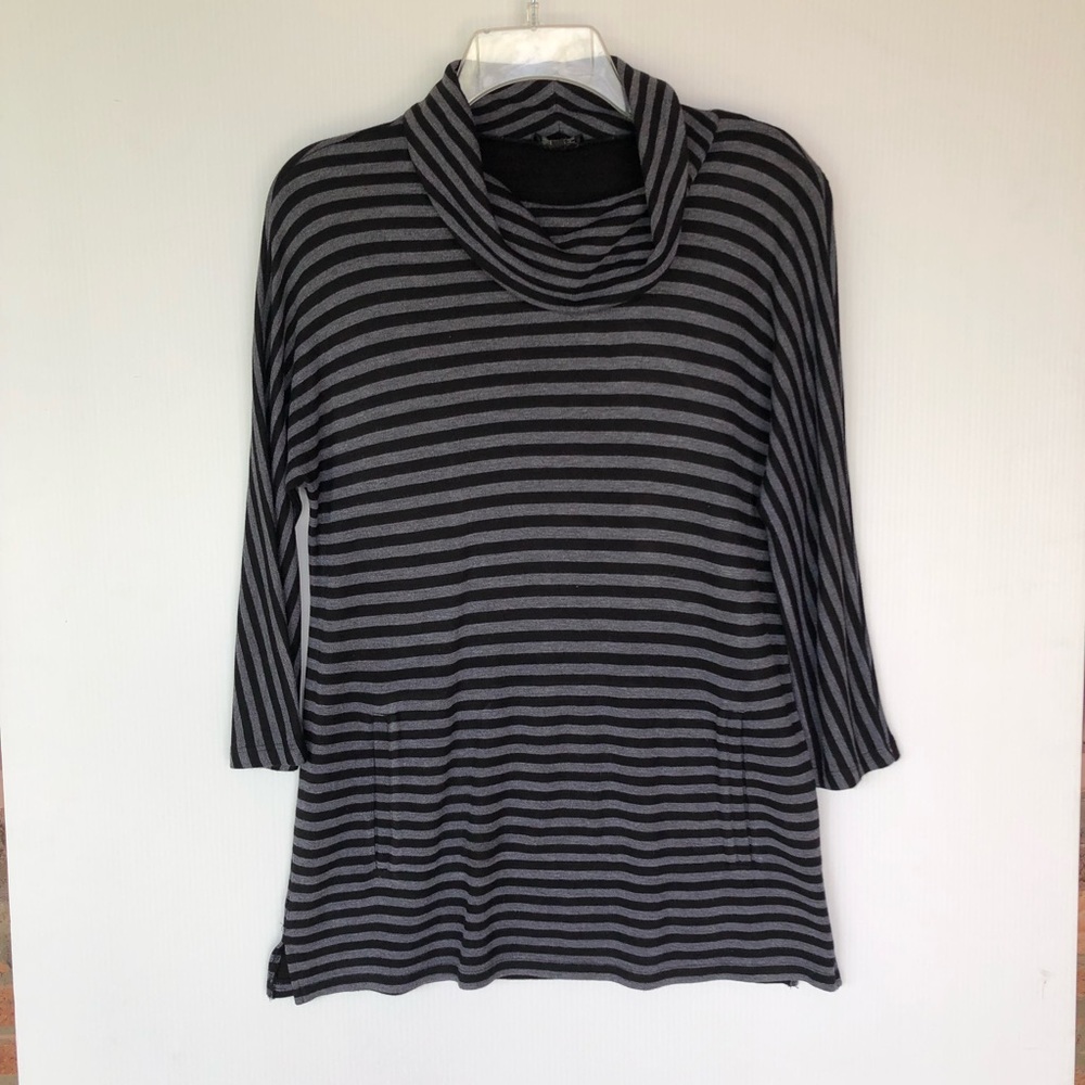 Talbots Black and Gray 3/4 Sleeve Turtleneck Top